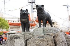 330px-The_Statues_of_Taro_&_Jiro_in_Garden_Pier,_Minato-machi_Minato_Ward_Nagoya_2009.jpg
